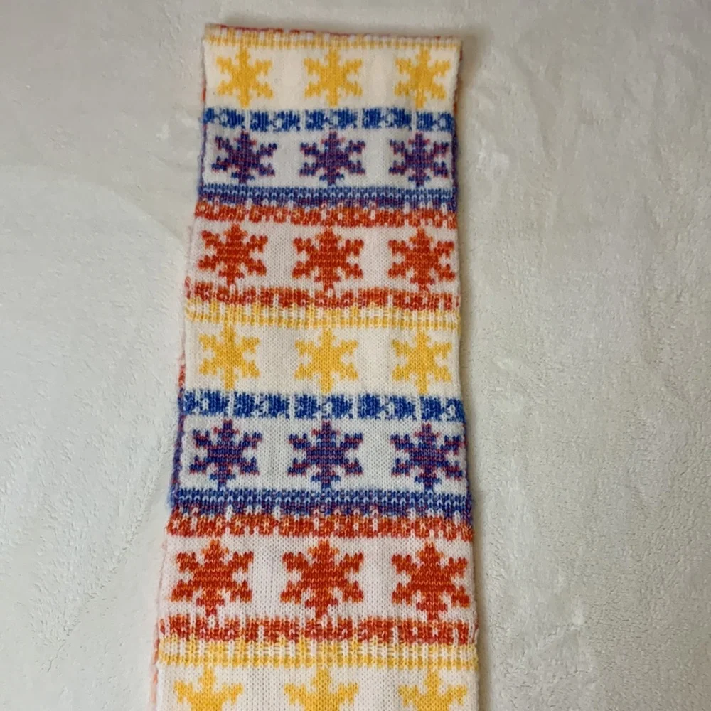 Old Navy Snowflake Print Scarf